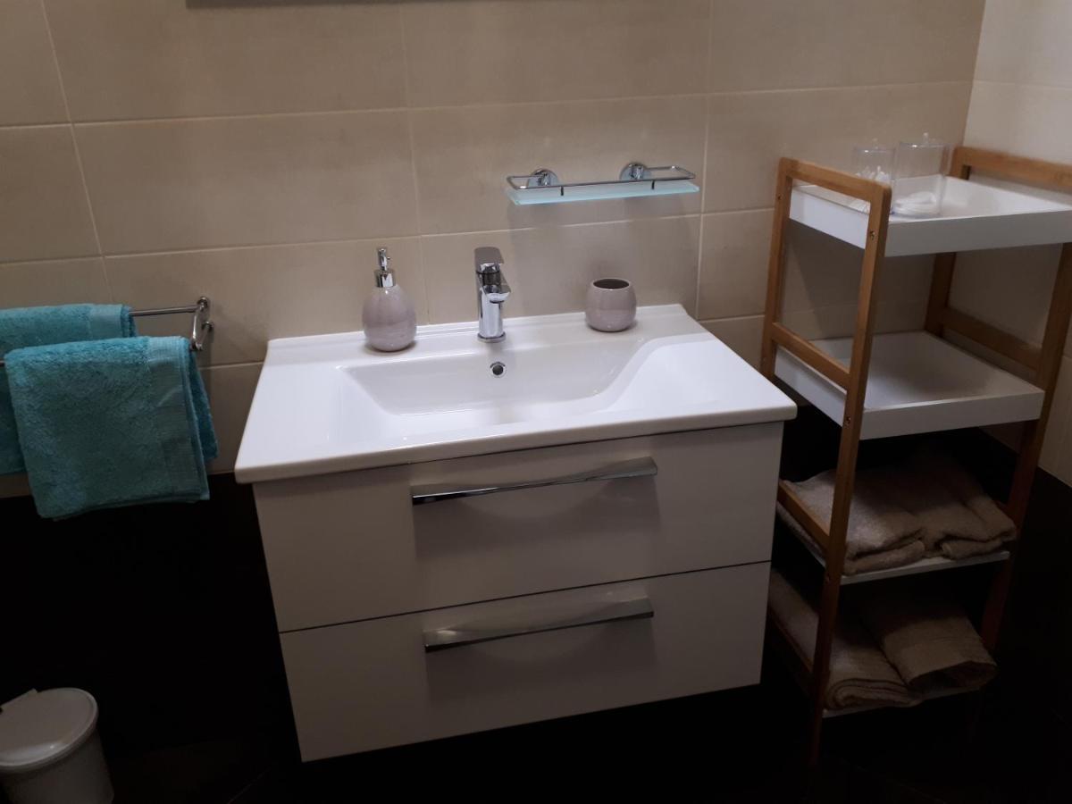 Agata Apartments Новаля Екстериор снимка